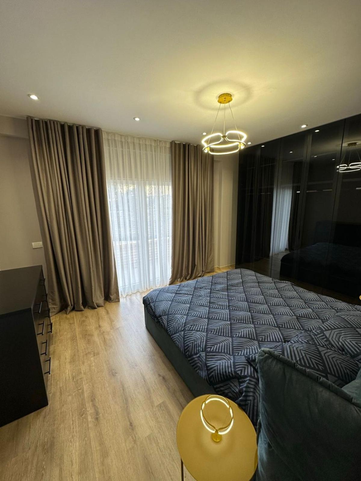 Luxury Land Apartment *